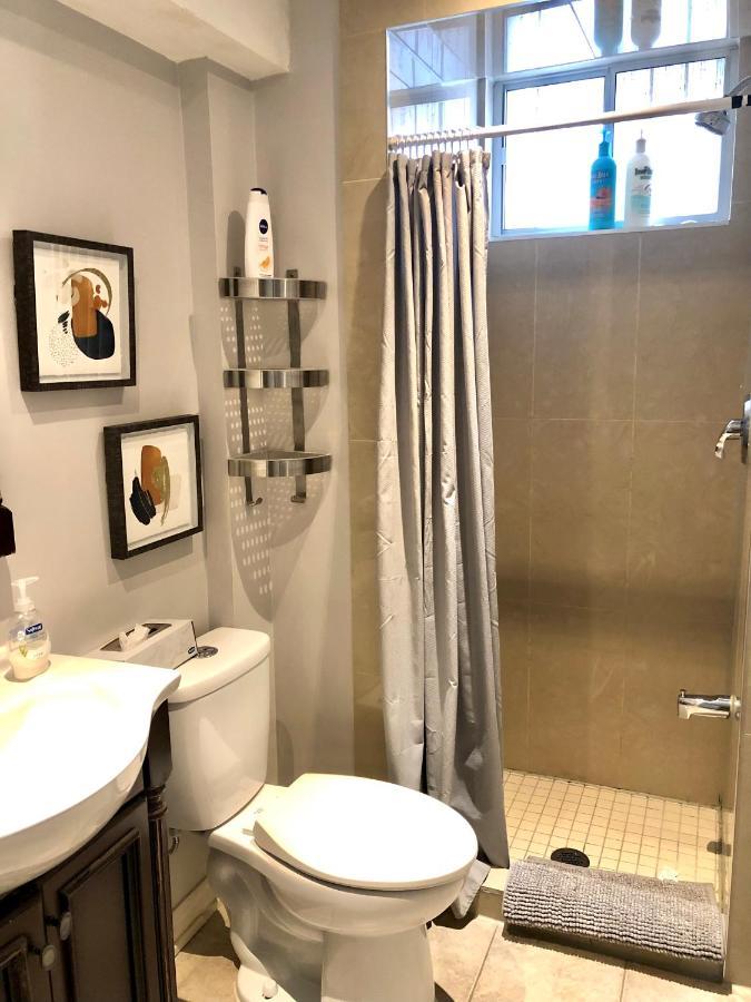 Cozy & Convenient 2-Bedroom Apartment With Private Entrance Toronto Exterior foto