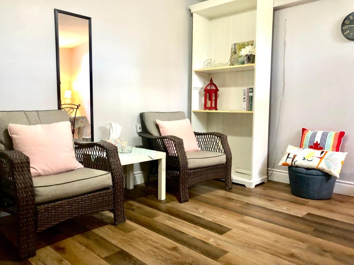 Cozy & Convenient 2-Bedroom Apartment With Private Entrance Toronto Exterior foto